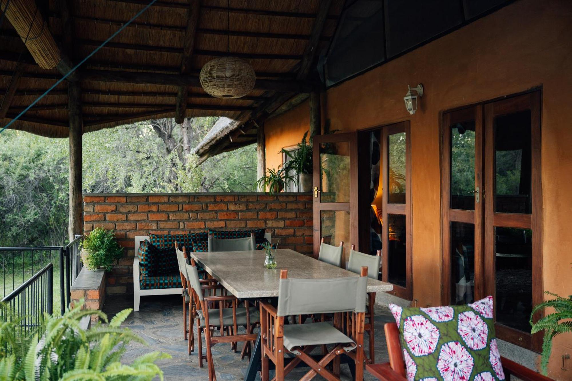 Chundukwa River Lodge - Self Catering House 리빙스턴 외부 사진