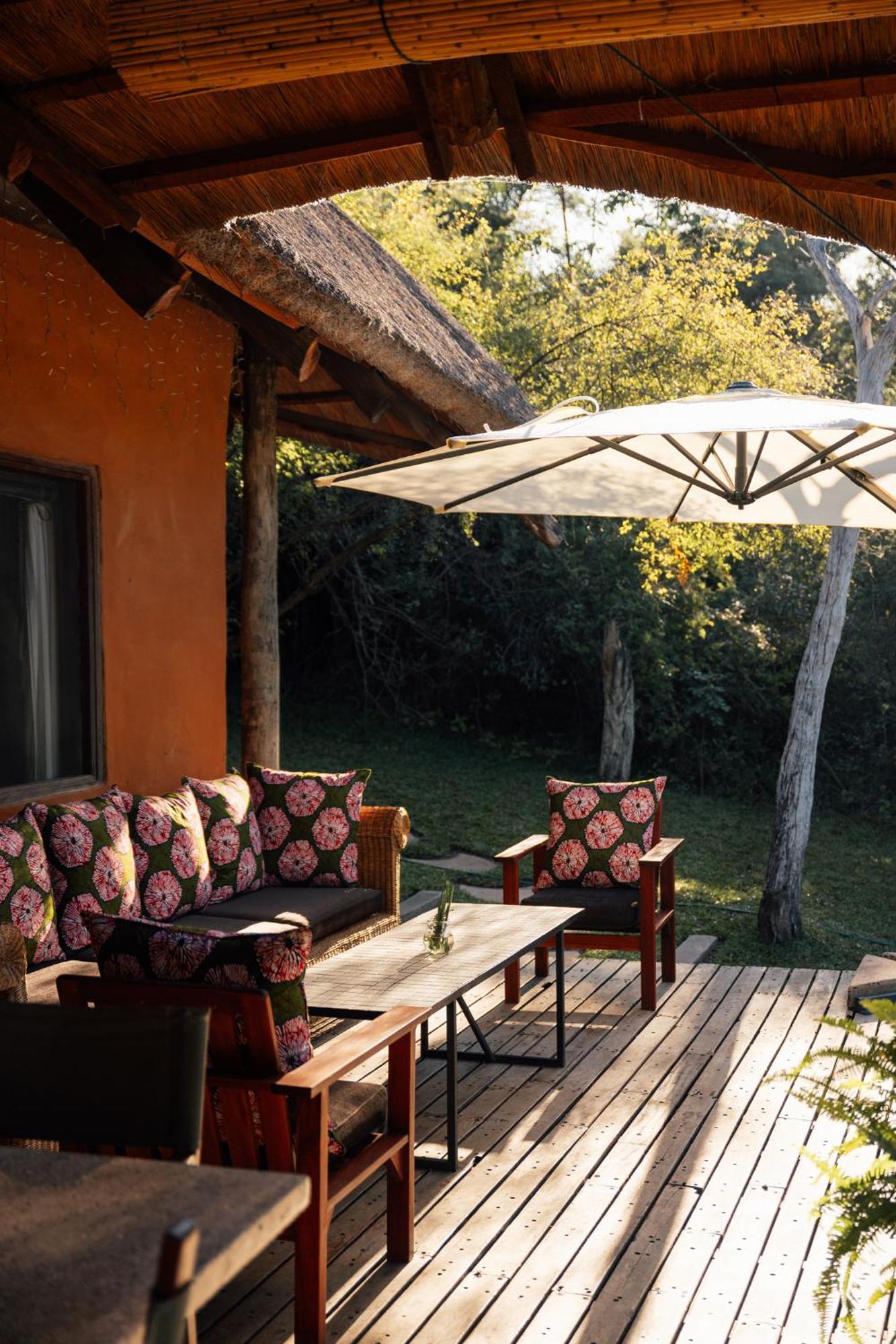 Chundukwa River Lodge - Self Catering House 리빙스턴 외부 사진